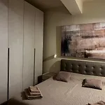 Appartamento Maison Del Ducato Cavour 37 *